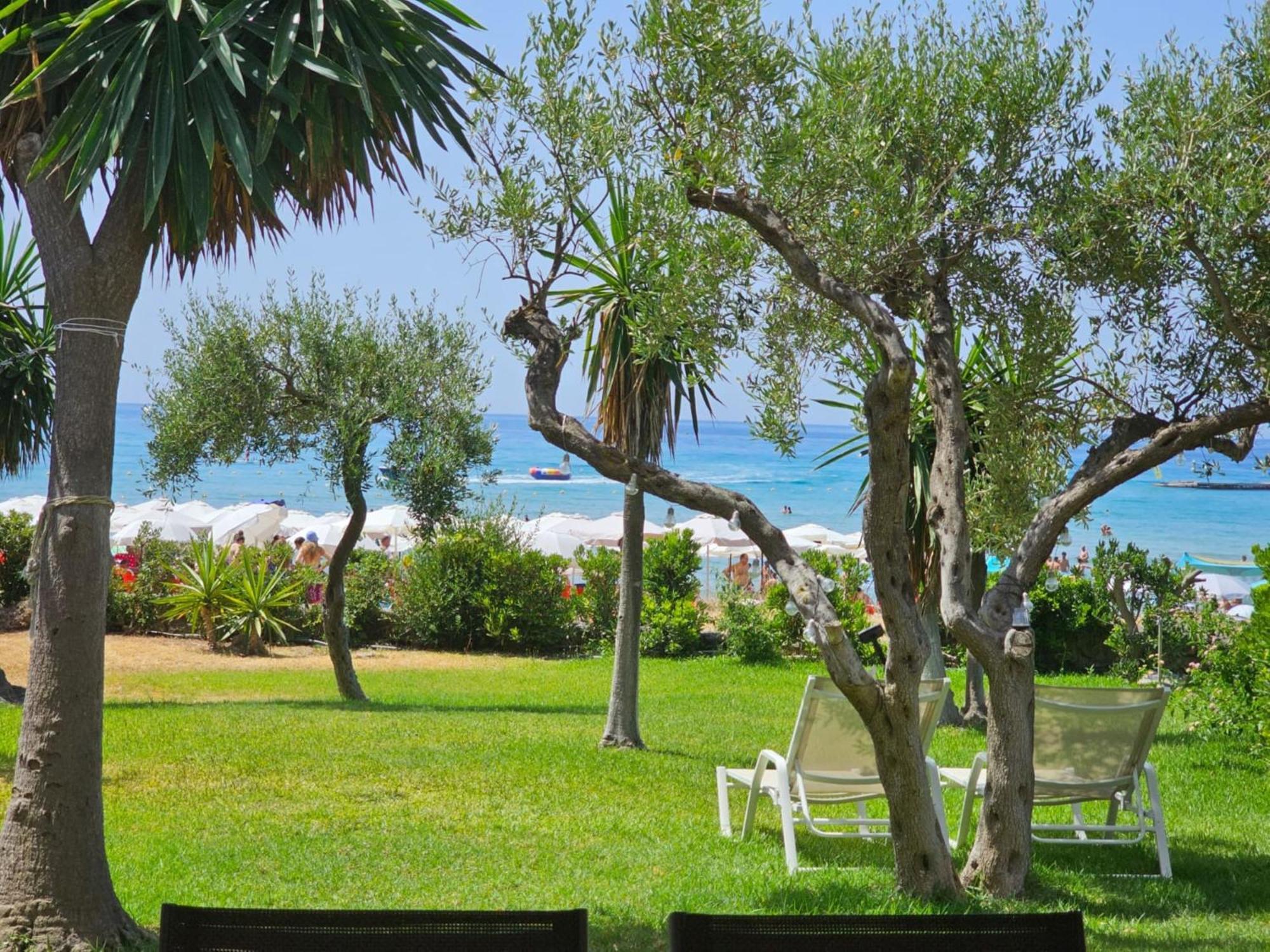 Glyfada Beachfront Apartment A3G ภายนอก รูปภาพ